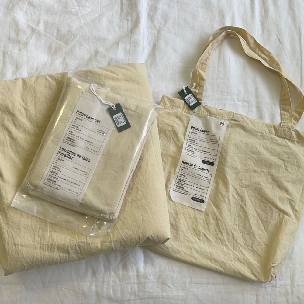 Urban Outfitters Duvet Cover and 2 pillowcases
